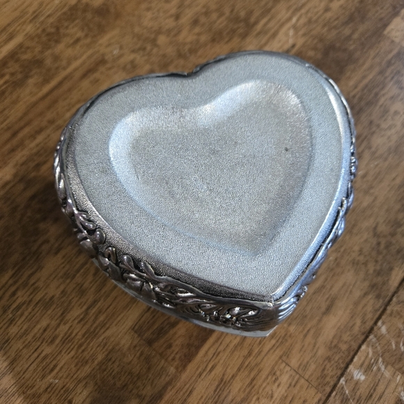 Silver Plated Velvet Lined Intricate Floral Heart Jewelry Trinket Box Vintage - Picture 10 of 10